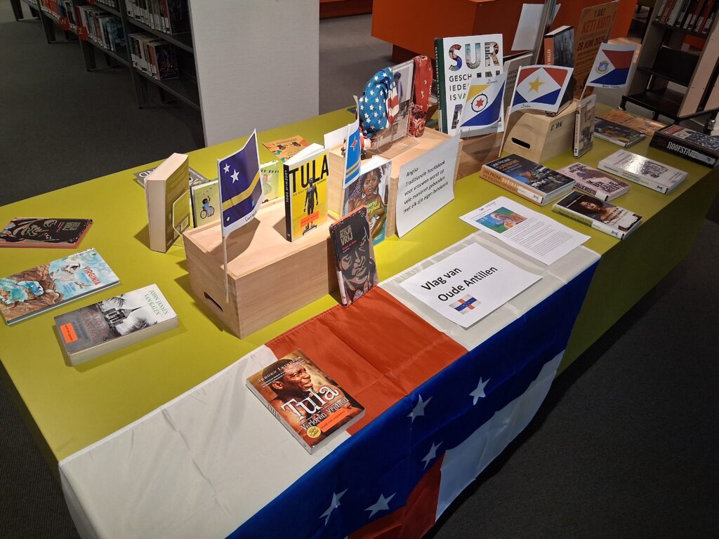 Foto van Keti Koti tafel in de Bibliotheek Purmerend 2025
